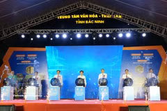 Los delegados realizan la ceremonia de apertura de la Feria Comercial de la Región Norte de 2026. Foto: VNA