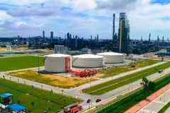 Una parte de la refinería y planta petroquímica de Nghi Son en la provincia de Thanh Hoa. (Foto: nhandan.vn)