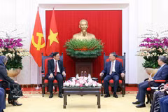 El secretario general del Partido Comunista de Vietnam y presidente del Estado, To Lam, recibe al embajador de Malasia en Hanoi, Tan Yang Thai (Fuente: VNA)