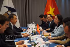 En el encuentro entre la vicepresidenta de Vietnam, Vo Thi Anh Xuan, y el presidente de la Comisión Económica Euroasiática (UEEA), Bakytzhan Sagintayev (Fuente: VNA)