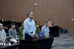 El Tribunal Popular de Hanoi condenó hoy a Hoang Quoc Vuong, exministro de Industria y Comercio, a seis años de prisión por "abuso de cargo y poder en el ejercicio de sus funciones" (Fuente: VNA)