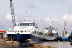 Barco de pasajeros que opera en la ruta Phan Thiet – Phu Quy. Foto: VNA.