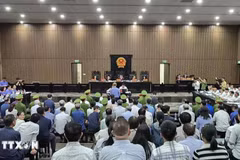 El juicio a los 41 acusados en el caso ocurrido en el grupo Phuc Son y las entidades relacionadas csigue con la fase de interrogatorios por parte de los representantes de la Fiscalía Suprema Popular (Fuente: VNA)