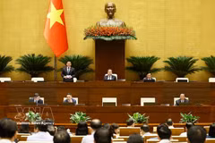 El vicepresidente de la Asamblea Nacional, Nguyen Hong Dien, preside la sesión. Foto: VNA