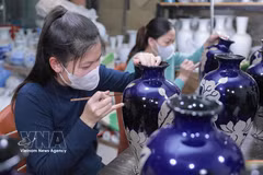 Técnicas complejas de elaboración de cerámica en el pueblo alfarero de Bat Trang (Hanói). Foto: