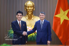 El primer ministro vietnamita, Le Minh Hung, recibió hoy en Hanoi al embajador de la República Popular Democrática de Corea en Vietnam, Ri Sung Guk (Fuente: VNA)