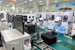 Línea de producción electrónica en la empresa SAMK WANG – Parque Industrial Quang Chau, provincia de Bac Ninh. (Foto: VNA)