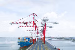 El puerto internacional de Long An es una de las puertas de entrada importantes para que Tay Ninh conecte sus fuentes de carga con el sistema portuario y las rutas marítimas internacionales. Foto: VNA