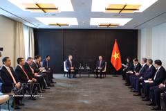 El secretario general del Partido Comunista de Vietnam y presidente del país, To Lam, se reúne con director general de Zarubezhneft JSC, Serguéi Kudryashov (Fuente: VNA)