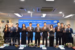 El viceprimer ministro Ho Quoc Dung visita la oficina del FPT Korea (Fuente: VNA)