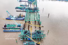 Obra en construcción del proyecto del puente Tran Hung Dao en Hanoi. Foto: VNA