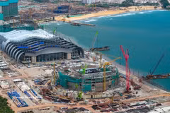 Las obras de construcción del Centro de Convenciones para la Cumbre APEC 2027 están en marcha durante las celebraciones del Día Nacional el 2 de septiembre de 2026. (Foto: VNA)