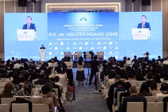 El viceministro de Industria y Comercio, Nguyen Hoang Long, interviene en la sesión. (Foto: VNA)