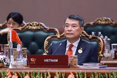 El primer ministro de Vietnam, Le Minh Hung, participa en la sesión (Fuente: VNA)