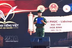 Vu Dai Phuc participó en el segmento de recitación de poesía. Foto: VNA