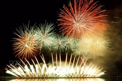 El equipo de fuegos artificiales Tamaya Kitahara de Japón inaugura la tercera noche del DIFF 2026 (Fuente: VNA)
