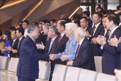 El secretario general del Partido Comunista de Vietnam, To Lam, y los delegados en el evento (Fuente: VNA)