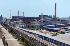 El Grupo Hoa Phat está invirtiendo en 7 proyectos en la Zona Económica de Dung Quat con una inversión total de 194 billones de VND. Foto: VNA.