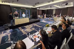 En el sorteo de la fase de grupos del torneo. Foto: VNA