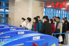 El metro de Hanoi está implementando un nuevo sistema automatizado de venta de billetes en la línea Cat Linh-Ha Dong. (Foto: Vietnam+)