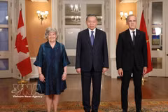 El secretario general del Partido y presidente de Vietnam, To Lam, (centro), la gobernadora general de Canadá, Louise Arbour, y el primer ministro de Canadá, Mark Carney. (Foto: VNA)