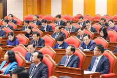 En el segundo día de trabajo del undécimo pleno del Comité Central del Partido Comunista de Vietnam (PCV) correspondiente al XIII mandato (Fuente: VNA)