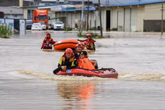 Fuertes lluvias, inundaciones, tornados y deslizamientos de tierra han provocado recientemente graves daños en varias localidades de China (Foto: Xinhua/VNA)