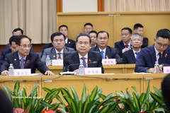 El presidente de la Asamblea Nacional, Tran Thanh Man, asiste a un seminario para intercambiar experiencias con el Congreso Popular Municipal de Beijing. Foto: VNA