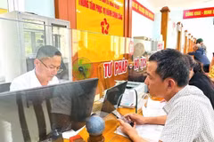 En el Centro de Servicios de Administración Pública de la Comuna de Yen My, la provincia de Hung Yen (Fuente: VNA)