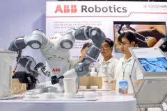 Los productos tecnológicos y los robots expuestos en el evento. Foto: VNA