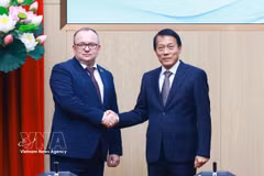 El general Luong Tam Quang, ministro de Seguridad Pública de Vietnam, y el presidente del Comité Estatal de Peritaje Judicial de Belarús, Alexei Aleksandrovich Volkov (Fuente: VNA)