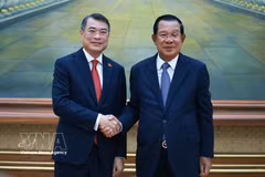 El primer ministro de Vietnam, Le Minh Hung y Hun Sen, presidente del Partido Popular de Camboya y del Senado camboyano (Fuente: VNA)
