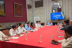 En la reunión entre la delegación de Phu Tho y representantes de ViLab (Fuente: VNA)