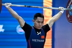 El pesista vietnamita K’Duong. Foto: DEEPBLUEMEDIA/IWF