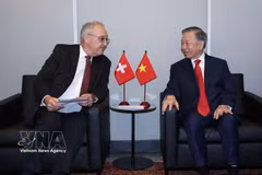 El secretario general del Partido Comunista de Vietnam y presidente del país To Lam se reúne con el presidente suizo Guy Parmelin. Foto: VNA