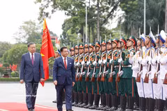 En la mañana del 5 de septiembre de 2026, el secretario general del Partido Comunista de Vietnam y presidente del país, To Lam, presidió la solemne ceremonia de bienvenida al presidente de Myanmar, Min Aung Hlaing, y a su esposa en su visita oficial a Vietnam. (Foto: VNA)