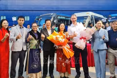 El Puerto Internacional de Cruceros de Ha Long en la norteña provincia vietnamita de Quang Ninh da la bienvenida al Blue Dream Melody (Fuente: VNA)