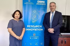 La embajadora de Vietnam en Grecia, Pham Thi Thu Huong y el viceministro griego de Investigación e Innovación, dependiente del Ministerio de Desarrollo, Stavros Kalafatis (Fuente: VNA)