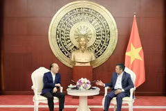 El embajador vietnamita en Beijing, Pham Thanh Binh, recibe a Liao Pinhu (Fuente: VNA)