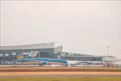 Un Boeing 787-9 de fuselaje ancho de Vietnam Airlines realiza un vuelo técnico de Tan Son Nhat a Long Thanh. Foto: VNA