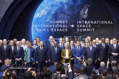 El secretario general del Partido Comunista de Vietnam y presidente del país, To Lam, y líderes de otros países asisten a la sesión oficial de la Cumbre Espacial. Foto: VNA