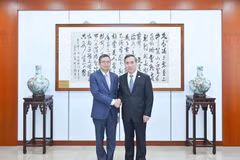 El embajador de Vietnam en China, Pham Thanh Binh, y el presidente del CCPIT, Ren Hongbin (Fuente: VNA)