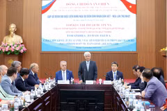 El presidente del Comité Central del Frente de la Patria de Vietnam (FPV), Do Van Chien habla en el evento (Fuente: VNA)
