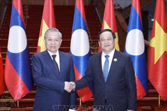 El secretario general del Partido Comunista de Vietnam, To Lam, (izquierda) y el primer ministro de Laos, Sonexay Siphandone (Fuente: VNA)