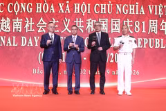 El embajador de Vietnam en China, Pham Thanh Binh, junto con representantes de ministerios y agencias chinas, brindaron para celebrar el 81.º aniversario del Día Nacional de Vietnam. Foto: VNA