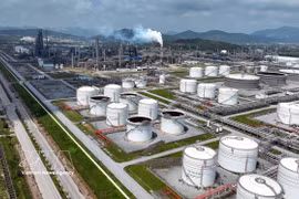 Área de almacenamiento de combustible de la refinería y planta petroquímica de Nghi Son (Fuente: VNA)