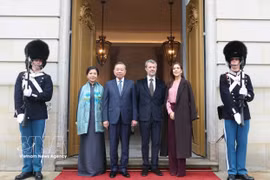 El rey Federico X y la reina Mary de Dinamarca despiden al secretario general del Partido Comunista y presidente de Vietnam, To Lam, y su esposa, Ngo Phuong Ly (Fuente: VNA)