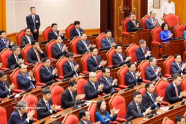Los delegados en la cuarta jornada del IV Pleno del Comité Central (Fuente: VNA)
