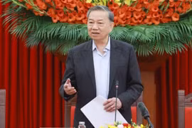 El secretario general del Partido Comunista de Vietnam (PCV), To Lam, preside una reunión con Subcomité de Redacción de Documentos de preparación para el XIV Congreso Nacional del Partido (Fuente: VNA)