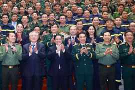 En la ceremonia de reconocimiento a equipos de rescate del Ministerio de Defensa y del Ministerio de Seguridad Pública , que completó con éxito su misión en Myanmar (Fuente: VNA)